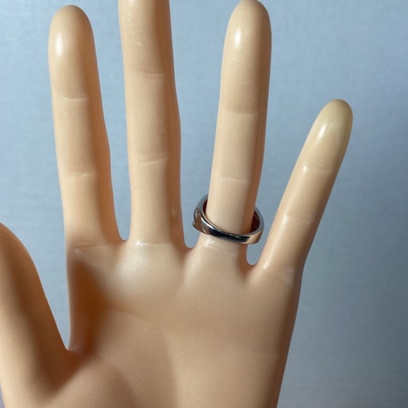 NEW 14k W. GOLD BLUE ZIRCON RING - Picture 5 of 8